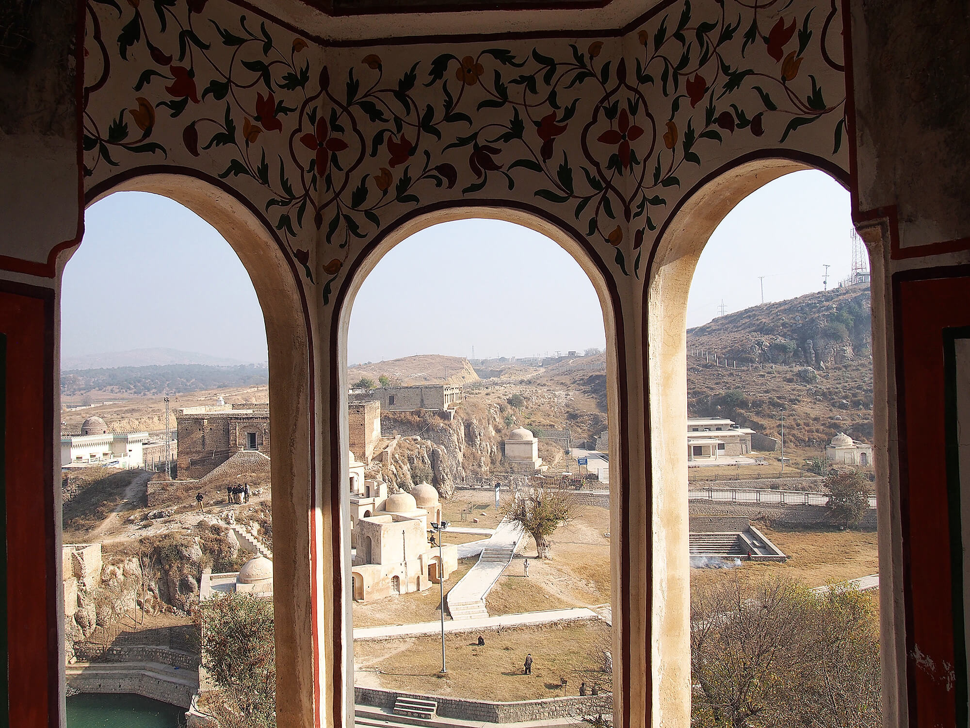 Katas Raj & Kallar Kahar Tour