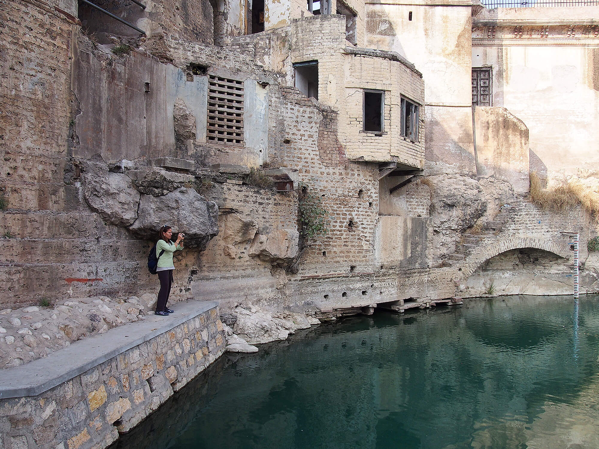 Katas Raj & Kallar Kahar Tour