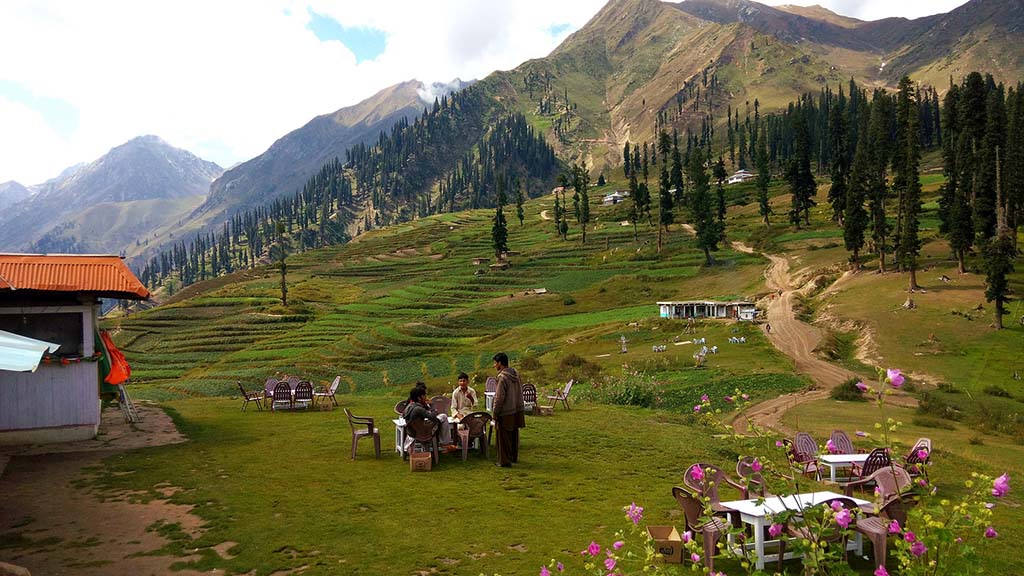 essay on trip to naran kaghan