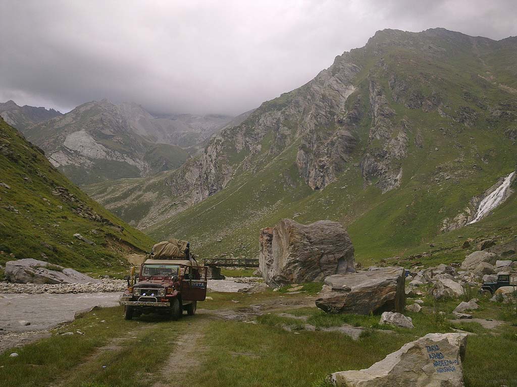 Neelum, Chitta Katha and Shounter