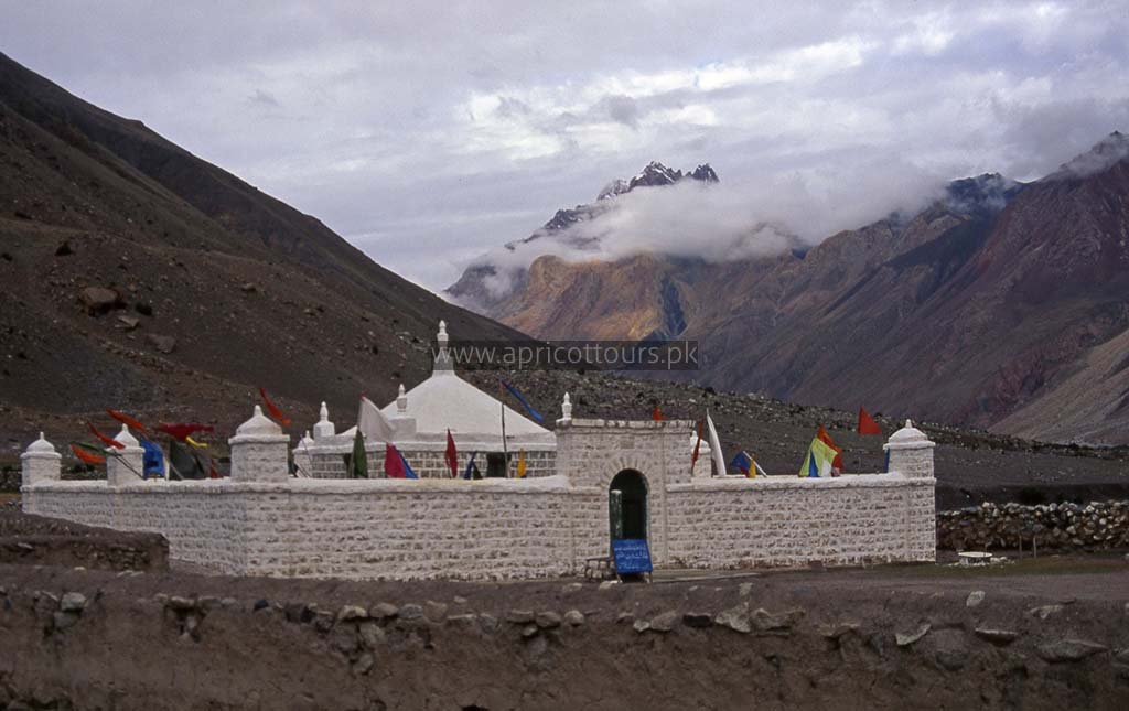 Baba Ghundi Shrine at Chapursan