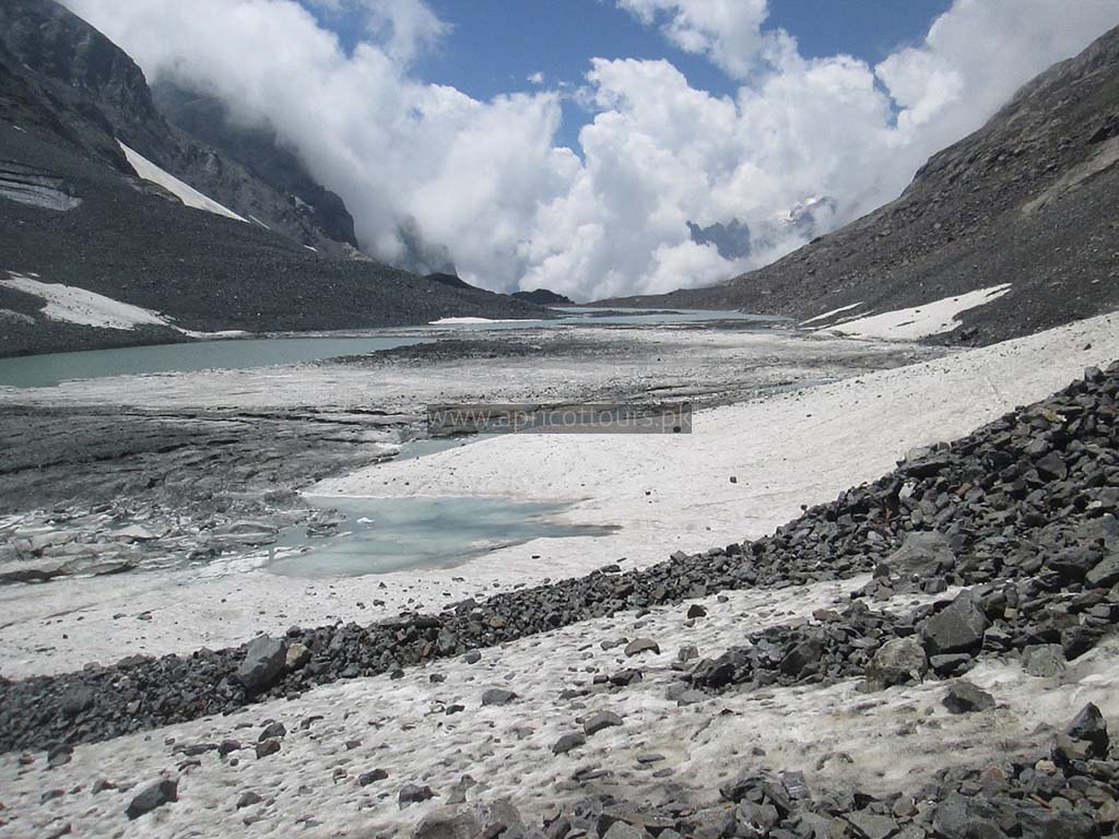 Beshqar Bashkar Pass