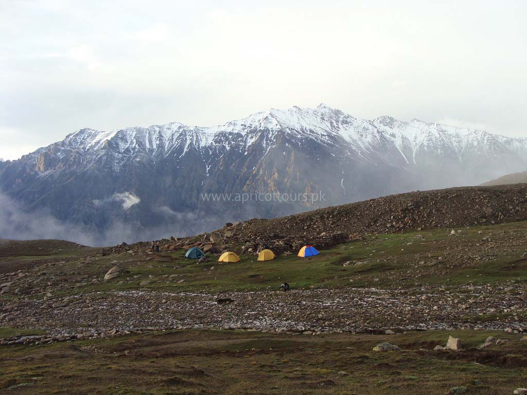 rush lake trek pakistan