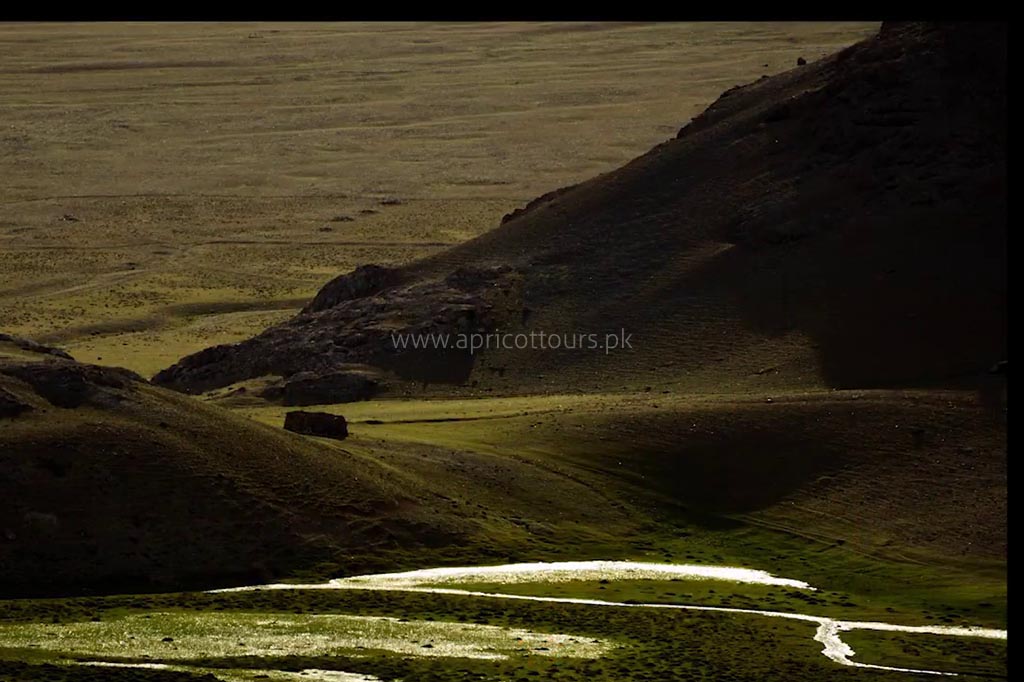 karambar lake trek