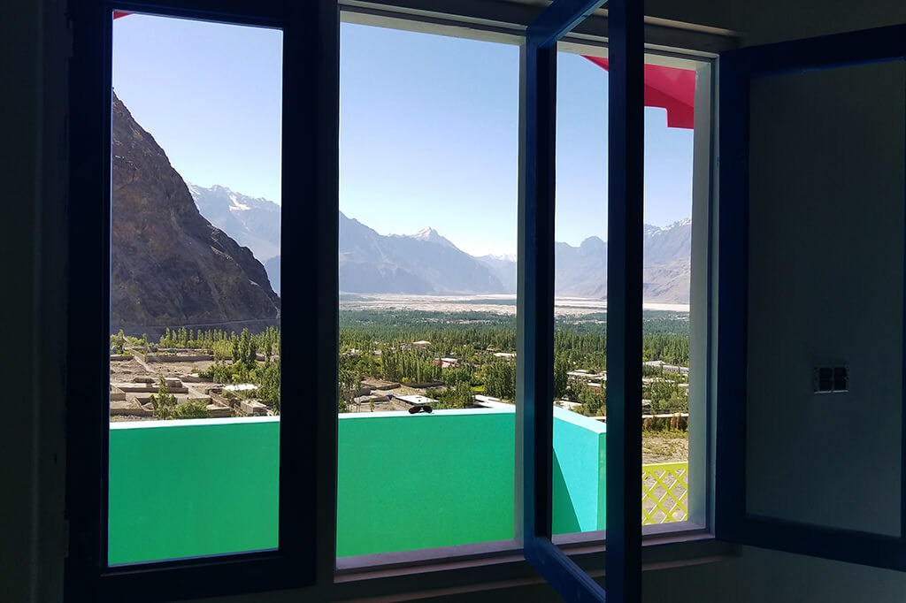 mountain lodge hotel skardu