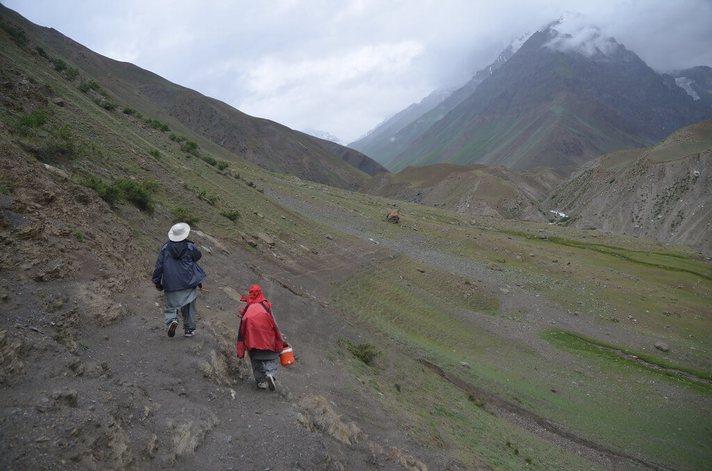 walking in pakistan journey to the roof of the world