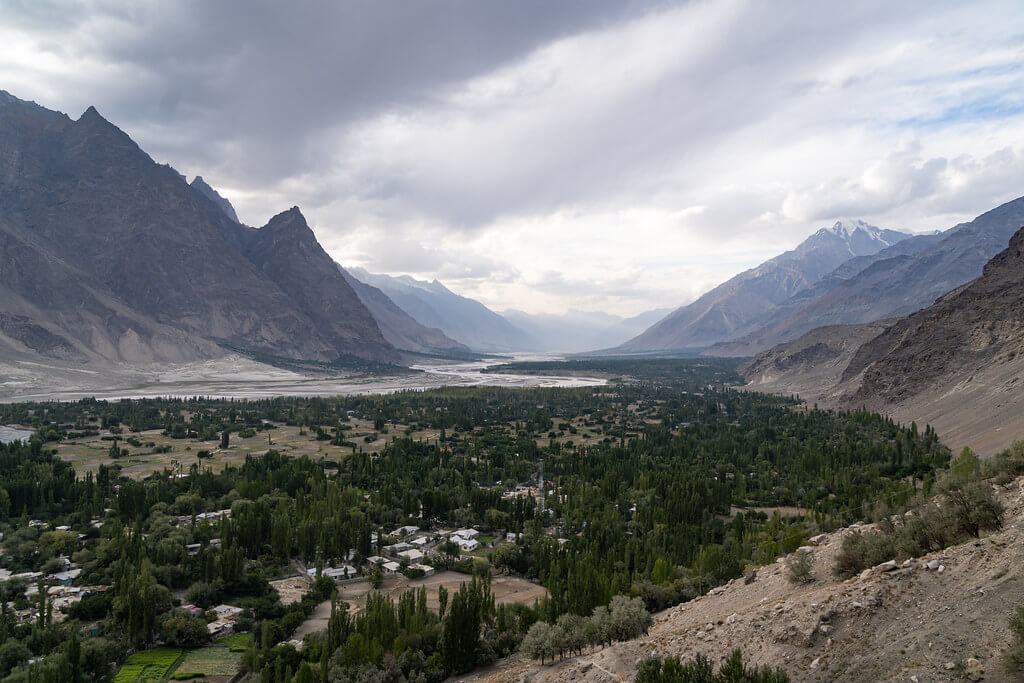 walking in pakistan journey to the roof of the world