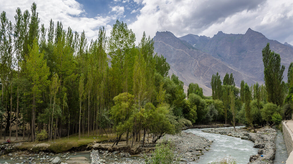 trek pakistan’s karakoram mountains