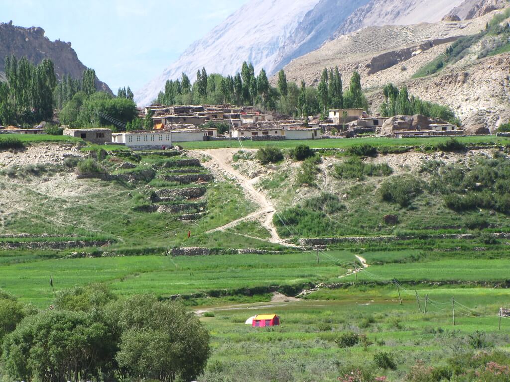 walking in pakistan journey to the roof of the world