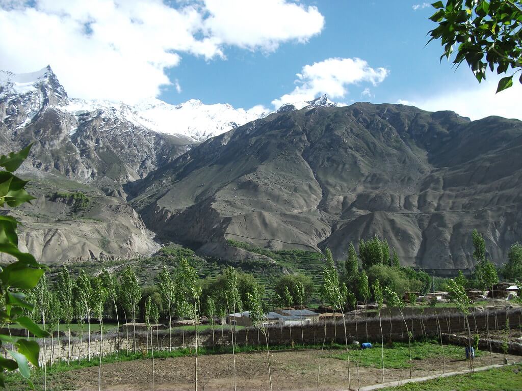 walking in pakistan journey to the roof of the world