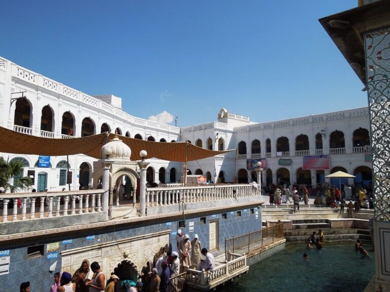 top-11-gurdwaras-in-pakistan-2026-27-apricot-tours