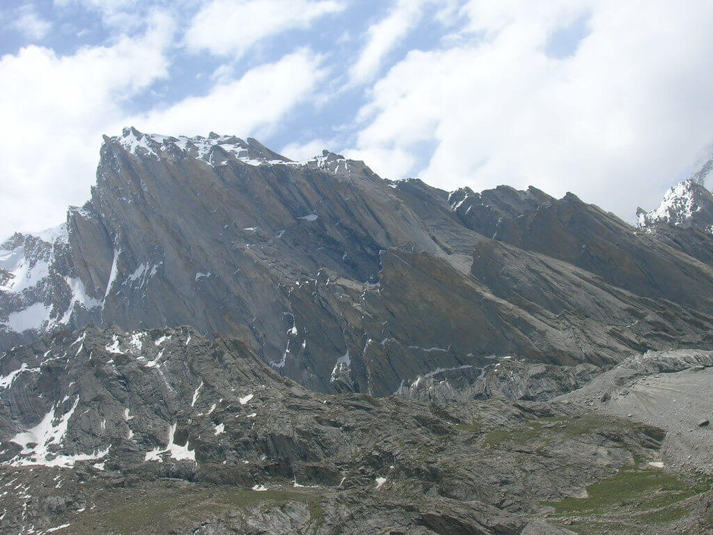 charakusa valley trek