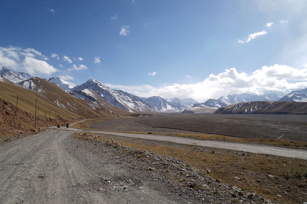 pamir highway car rental