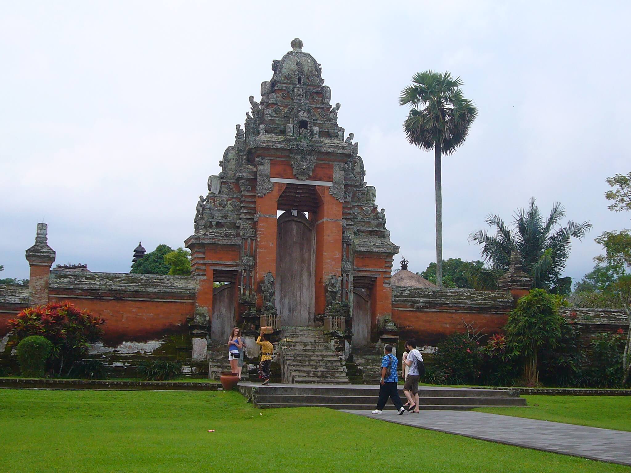 tour of indonesia from pakistan