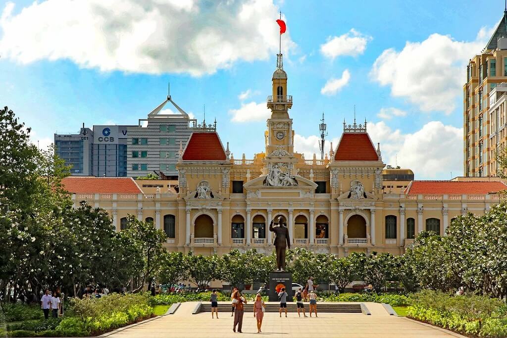 vietnam tour from pakistan