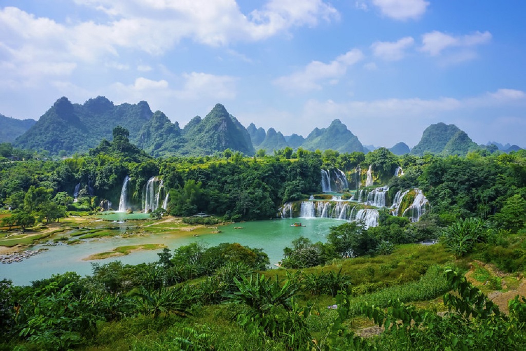 tour to vietnam from pakistan