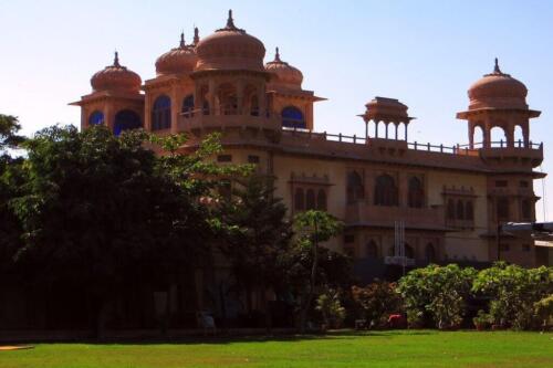 full day private tour to mohatta palace zainab and burns road