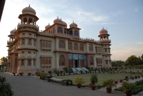 full day private tour to mohatta palace zainab and burns road