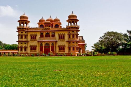 full day private tour to mohatta palace zainab and burns road