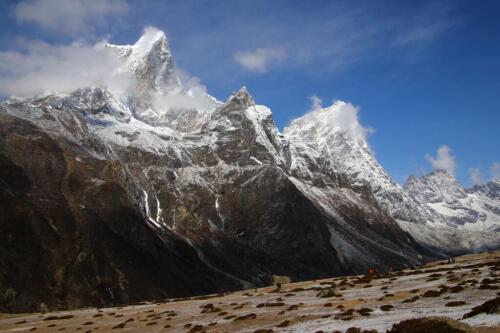 lobuche peak climbing with everest base camp trek